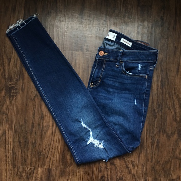 HOLLISTER Stretch Low-Rise Super Skinny Jeans - Picture 3 of 6
